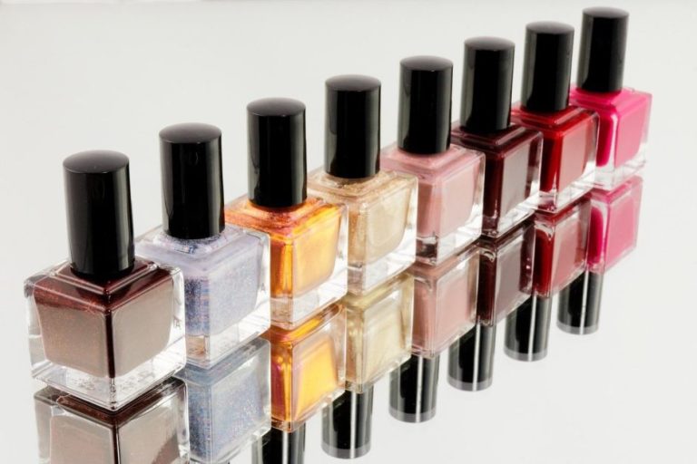 Over ons Stap-voor-stap handleiding nagellak voor beginners met basecoat, kleur en topcoat aanbrenging