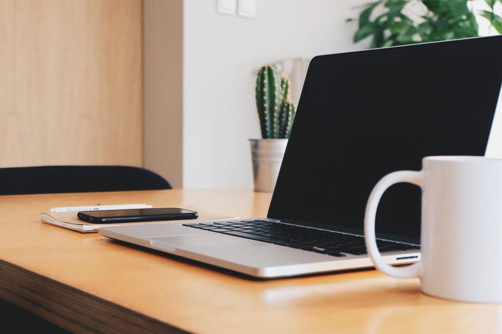 Gids computerwinkel Den Haag met tips voor het kiezen van de juiste winkel voor laptops en computers